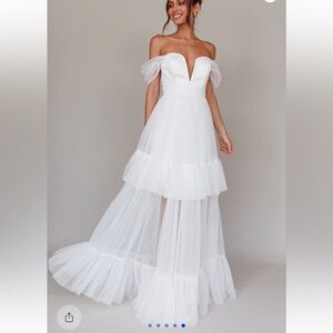Selfie Leslie White Tiered Wedding Dress